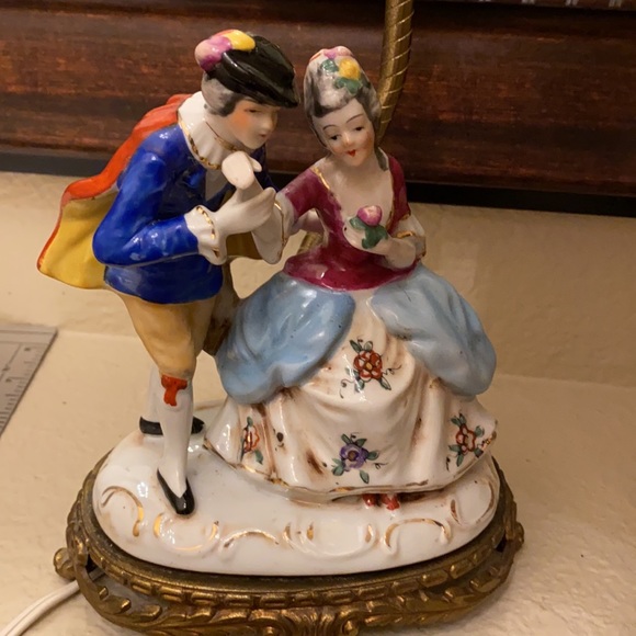 Vintage Boudoir matched pair of lamps without shades - Picture 2 of 14